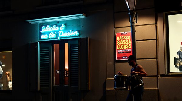 Où suivre un cours de salsa à paris pour vibrer au rythme des danses latines